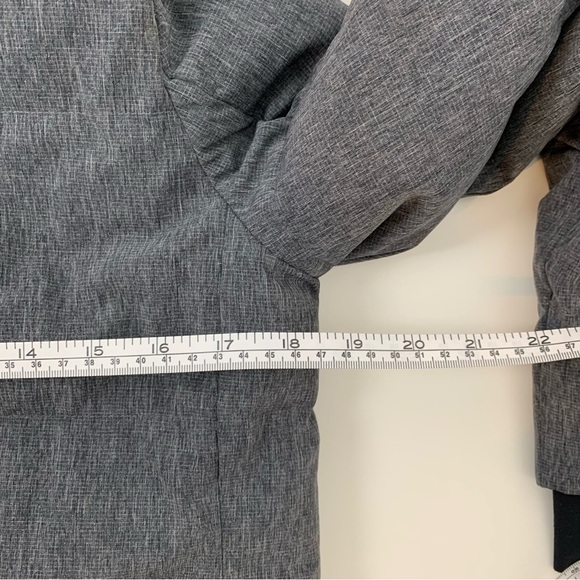 Vuori Puffer Jacket Coat Women’s Gray Sz XS Pockets Hooded Active Outdoors - Picture 7 of 16